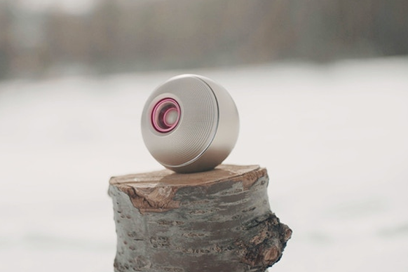Luna eye speaker on wood